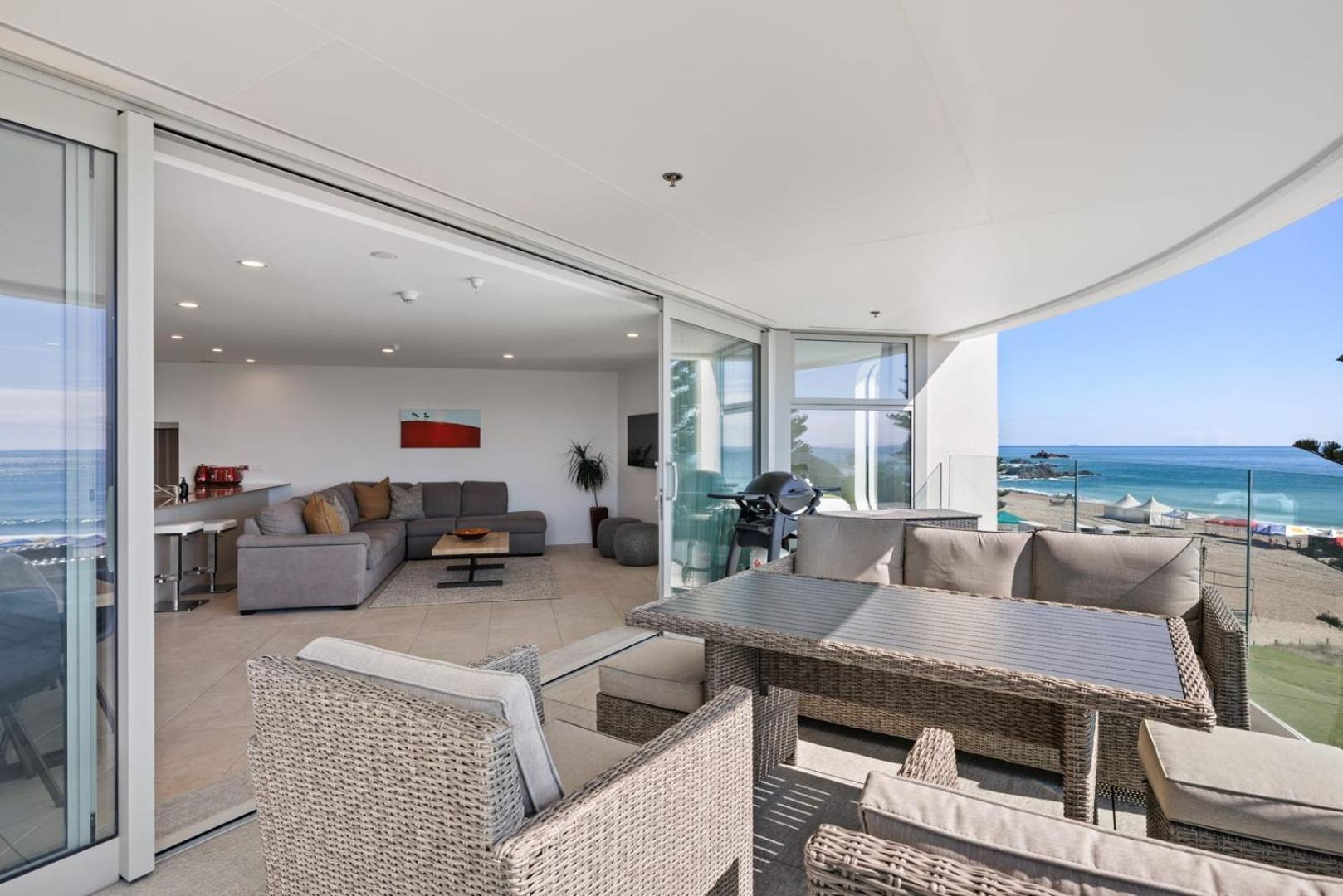 מאונט מאונגאנוי Oceanside Bliss - Absolute Beachfront - Uninterrupted Ocean Views With Pool מראה חיצוני תמונה